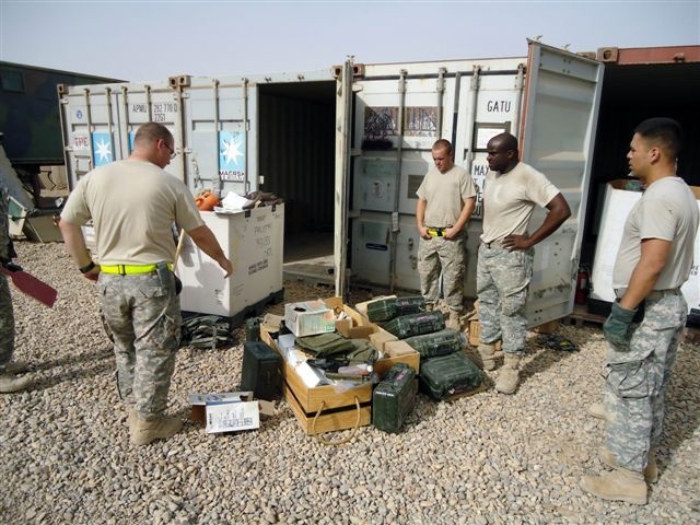 Maintenance Soldiers turn in non-seaworthy containers