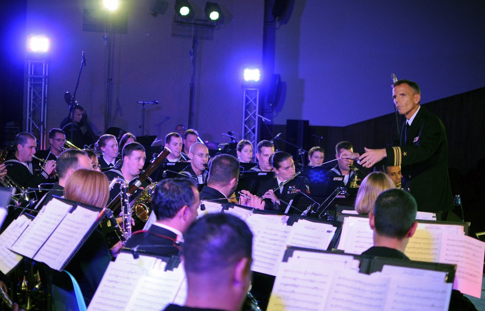 CNE-CNA Hosts 'Thanks for Giving' Concert