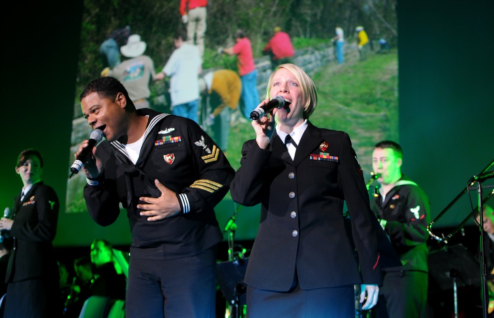 CNE-CNA Hosts 'Thanks for Giving' Concert