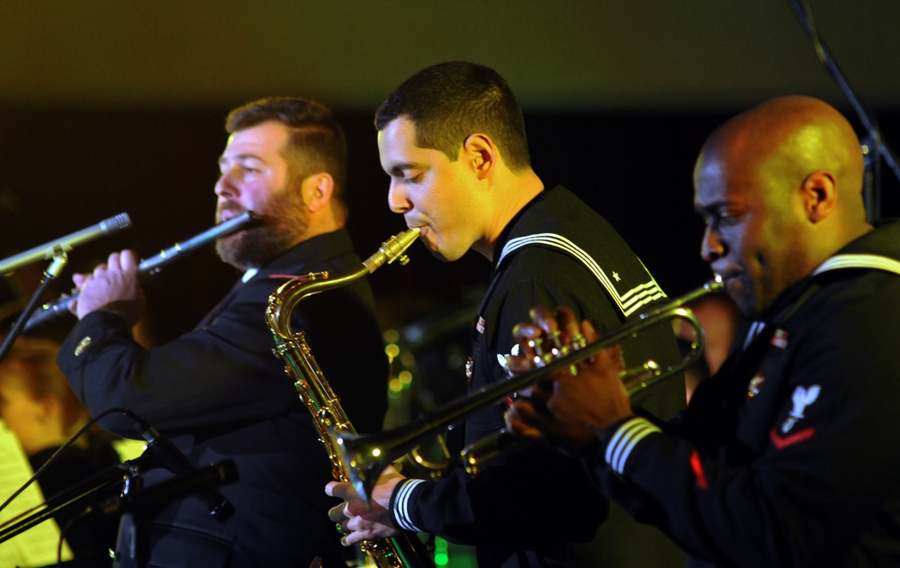 CNE-CNA Hosts 'Thanks for Giving' Concert