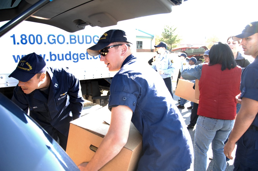 Joint Base Anacostia-Bolling and Sea Cadets help DC Coast Guard families