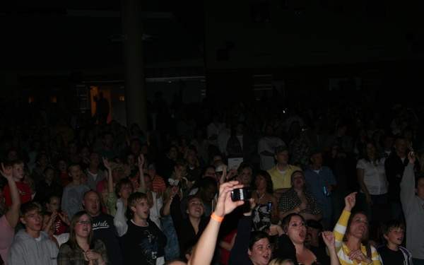 Get your boots on: Country stars shine at air station