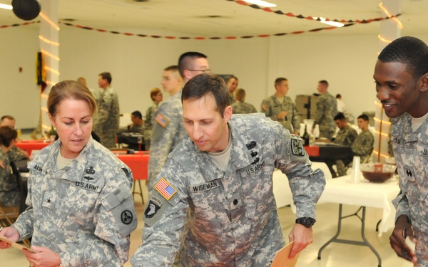 Akin speaks at UofL ROTC Dining In