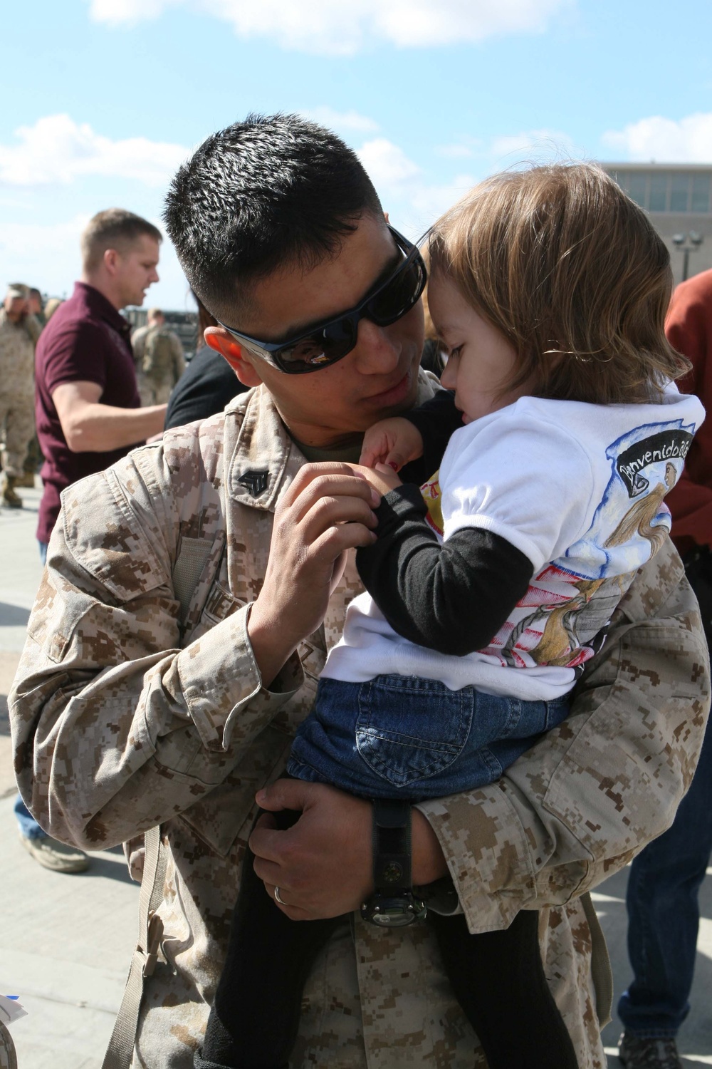 Friends, families welcome home 3rd MAW Marines, sailors
