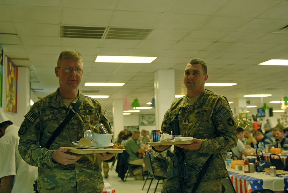 Red Bull Soldiers finish Thanksgiving Day lunch