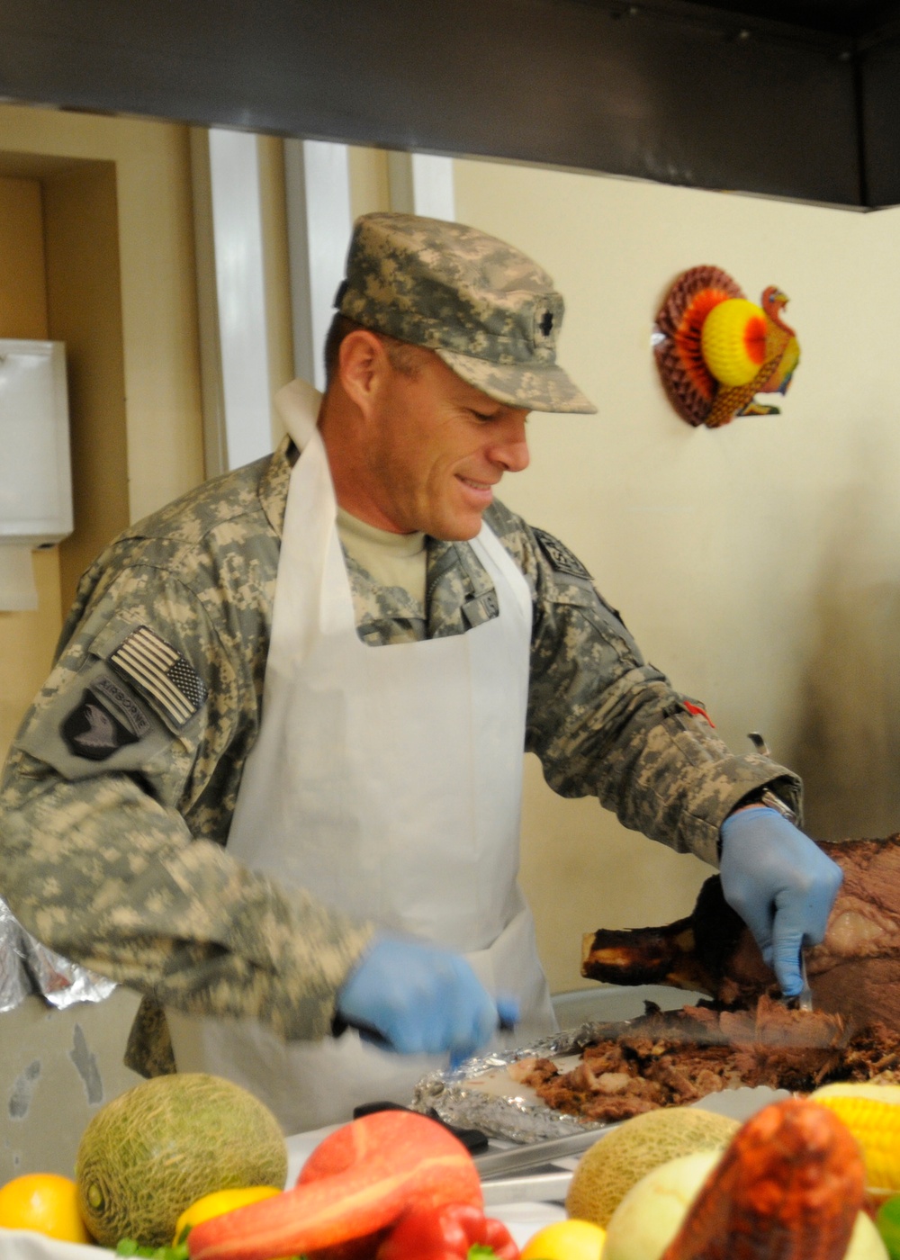 Nuristan PRT serves Thanksgiving dinner