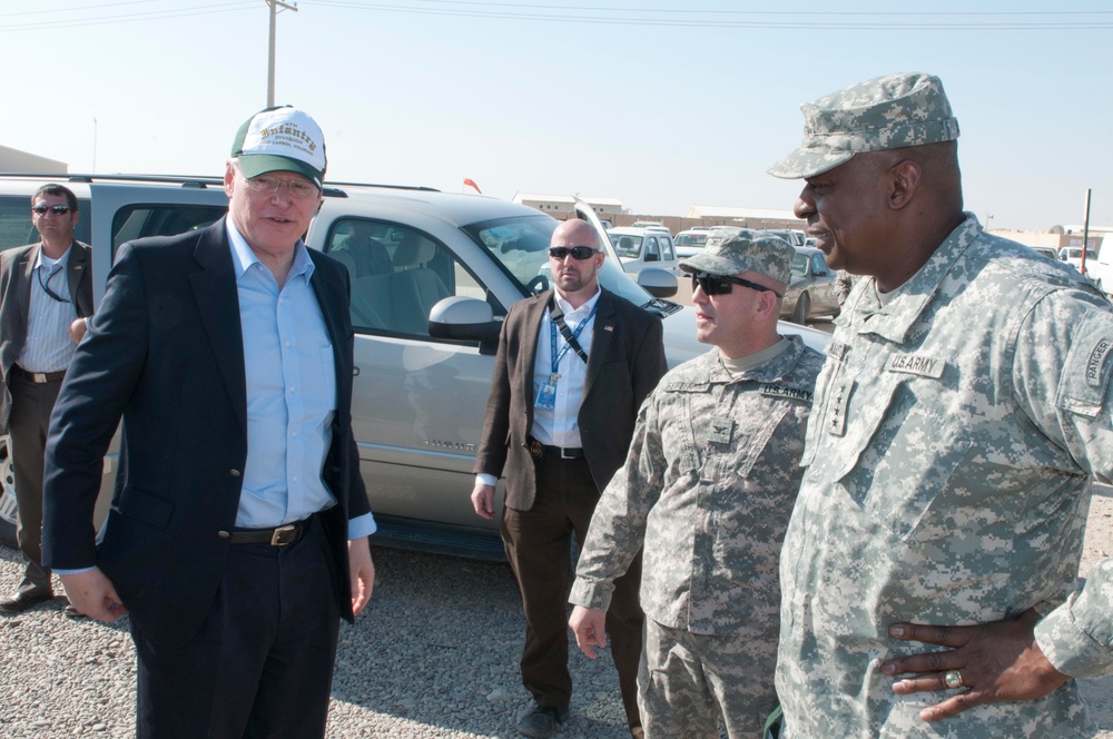 Gen. Lloyd J. Austin III visits soldiers for the holiday