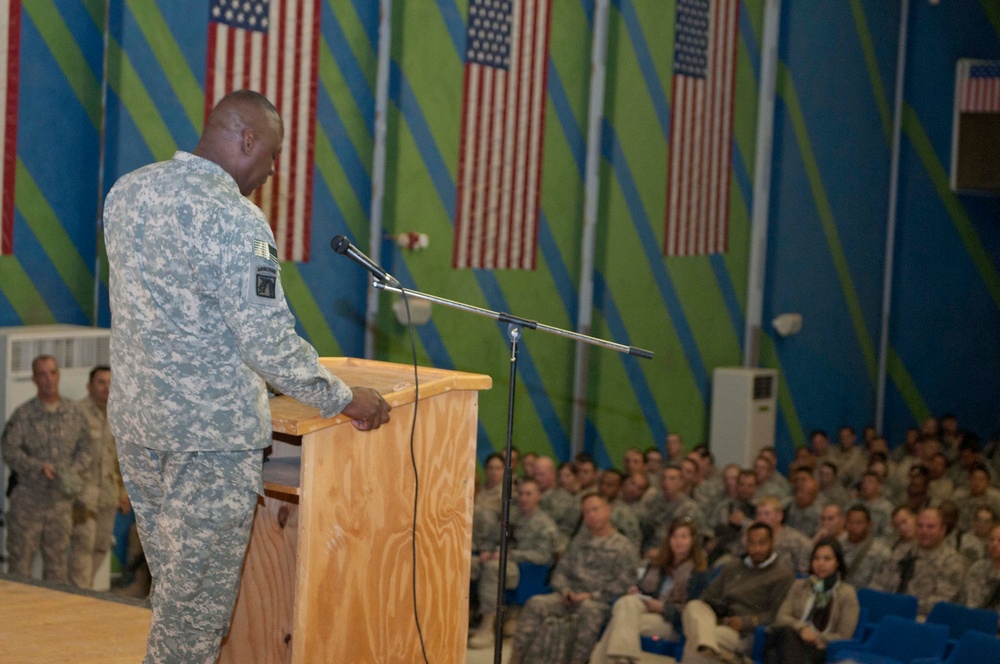 Gen. Lloyd J. Austin III visits soldiers for the holiday