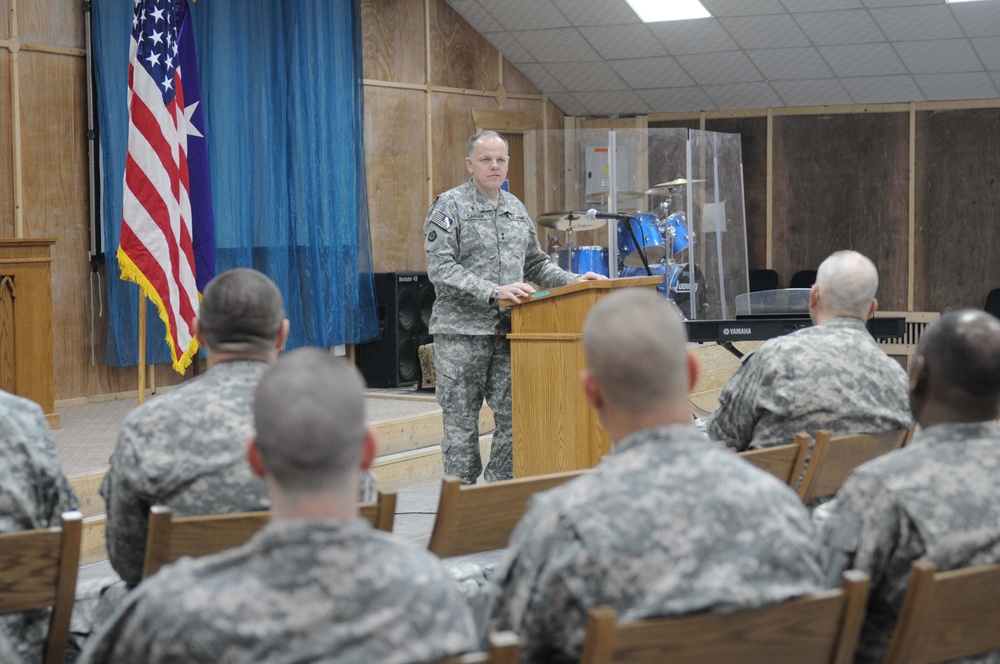 Army chief of chaplains visits Camp Victory