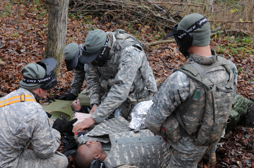 Infantrymen train to become 'mini-medics'