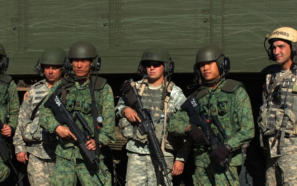 U.S., Singapore Cultivate Military Ties