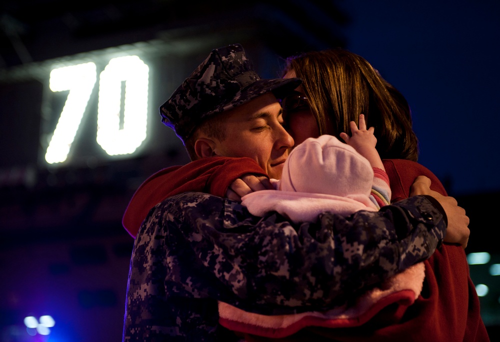 USS Carl Vinson departs