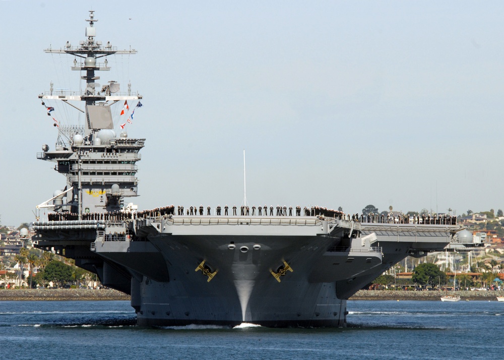 DVIDS - Images - USS Carl Vinson heads out for training [Image 2 of 2]