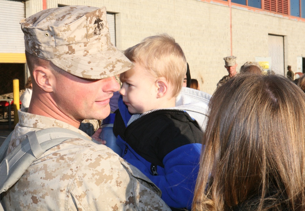 1st LAR returns from Afghanistan, home for holidays
