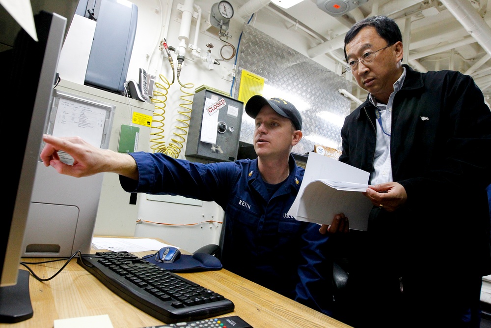 Coast Guardsmen talk to Naval engineers