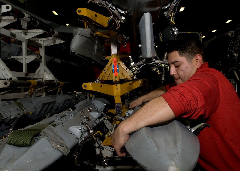 USS George Washington sailor stays sharp