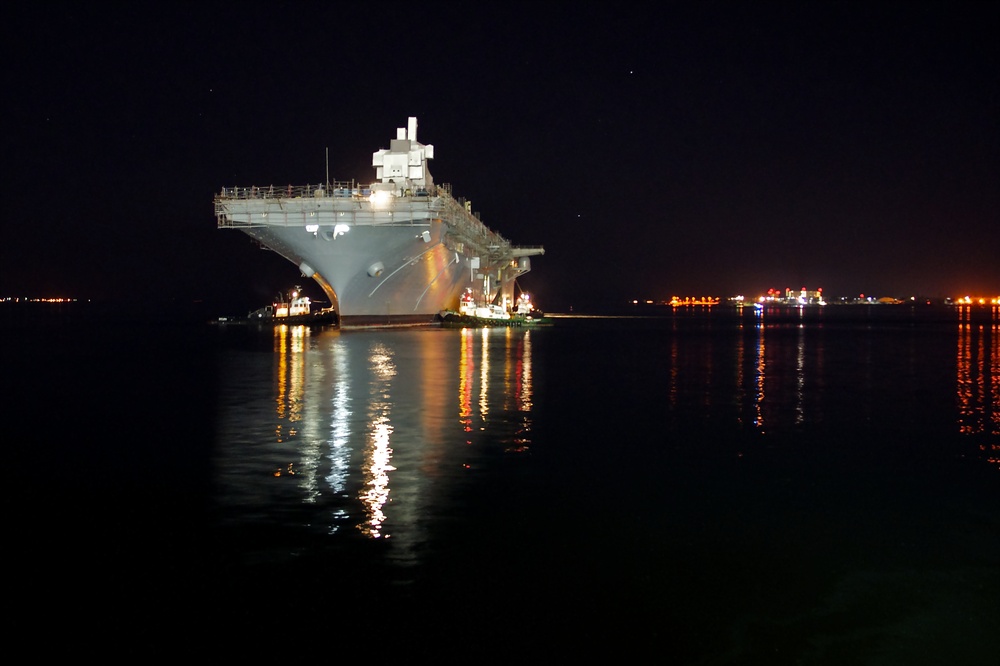 USS Bonhomme Richard pulls in for maintenance