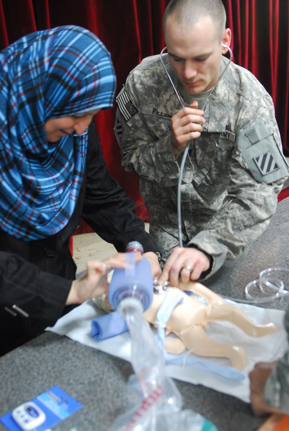 USD-C Soldiers teach Iraqi nurses infant resuscitation strategies