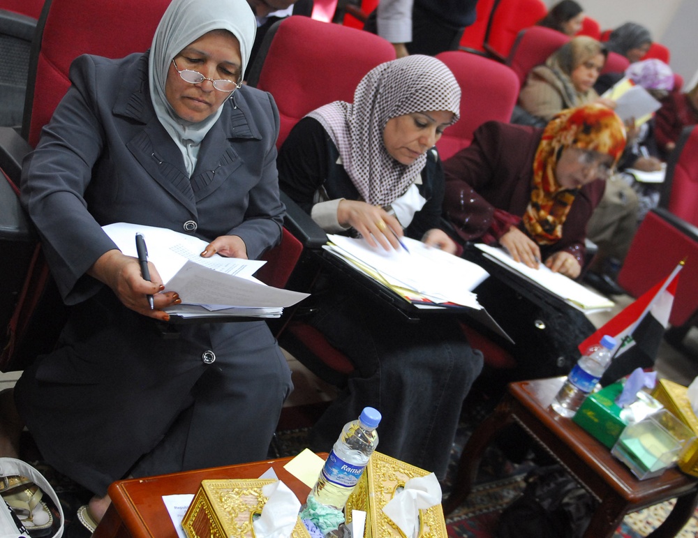 USD-C Soldiers teach Iraqi nurses infant resuscitation strategies