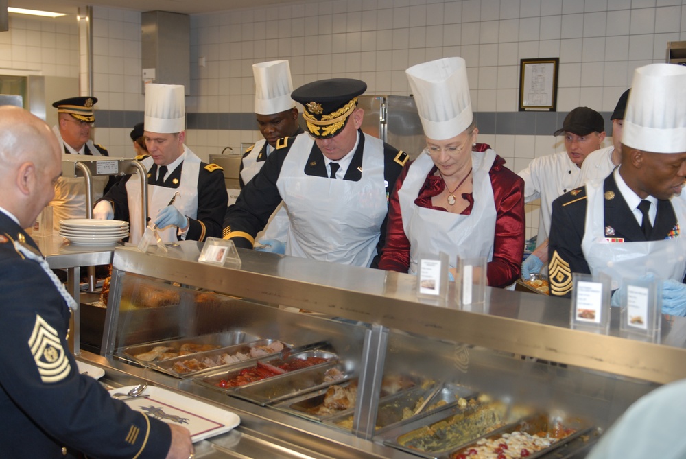 16th Sust. Bde. brings taste of home to Soldiers for Thanksgiving