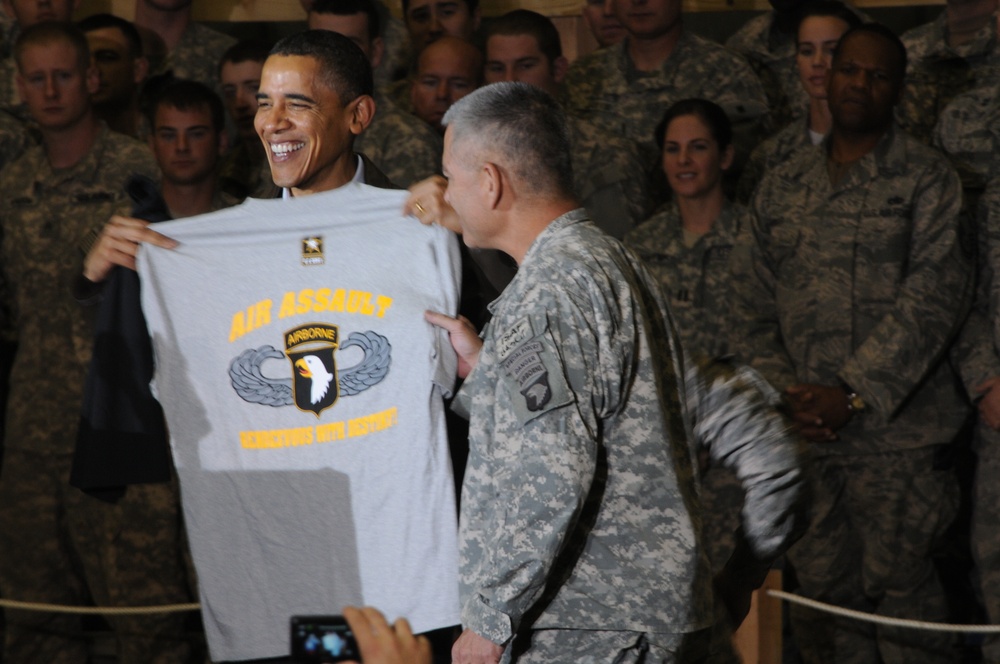 Obama makes surprise visit to troops