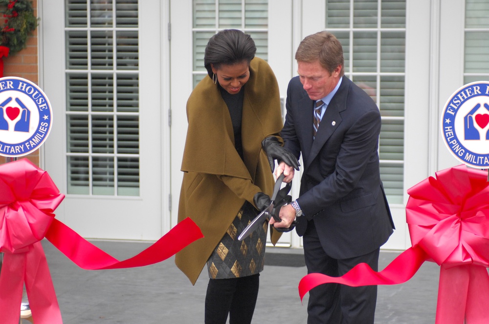 First Lady Visits Bethesda to Dedicate New Fisher Houses