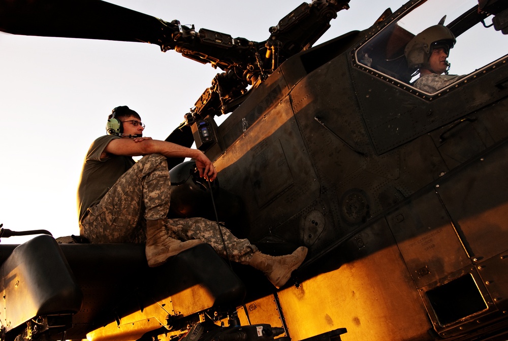 Army crews work behind scenes to maintain Apache helicopters