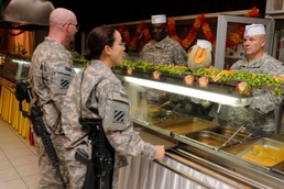 Raider and Dagger Soldiers celebrate Thanksgiving in Iraq