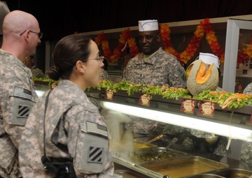 Raider and Dagger Soldiers celebrate Thanksgiving in Iraq