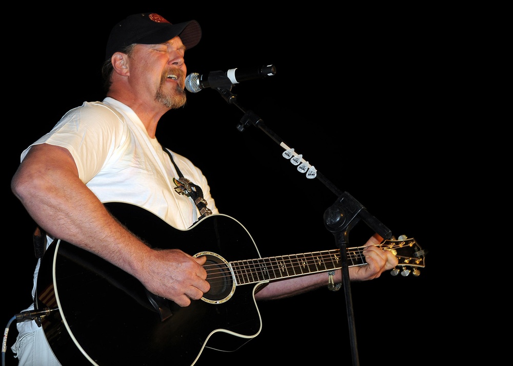 Operation New Dawn - Trace Adkins Performs in Iraq
