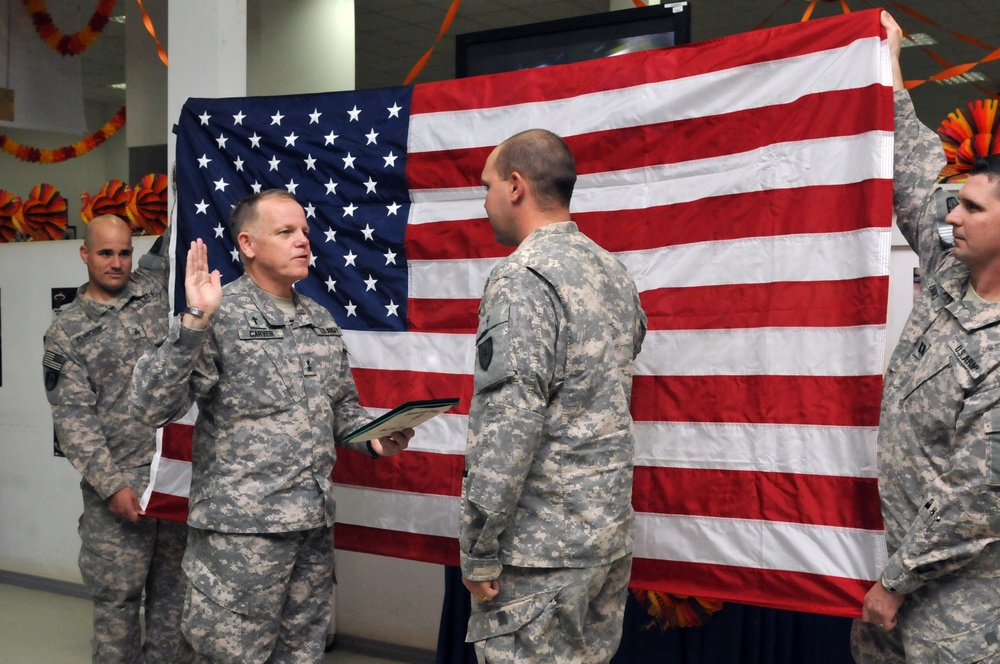 Senior Army leaders surprise deployed Soldiers in Thanksgiving Day visit