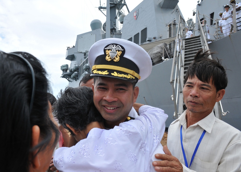 USS Mustin in Cambodia