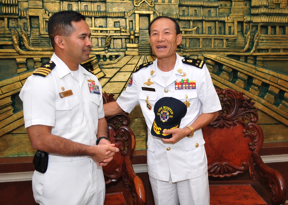 USS Mustin in Cambodia