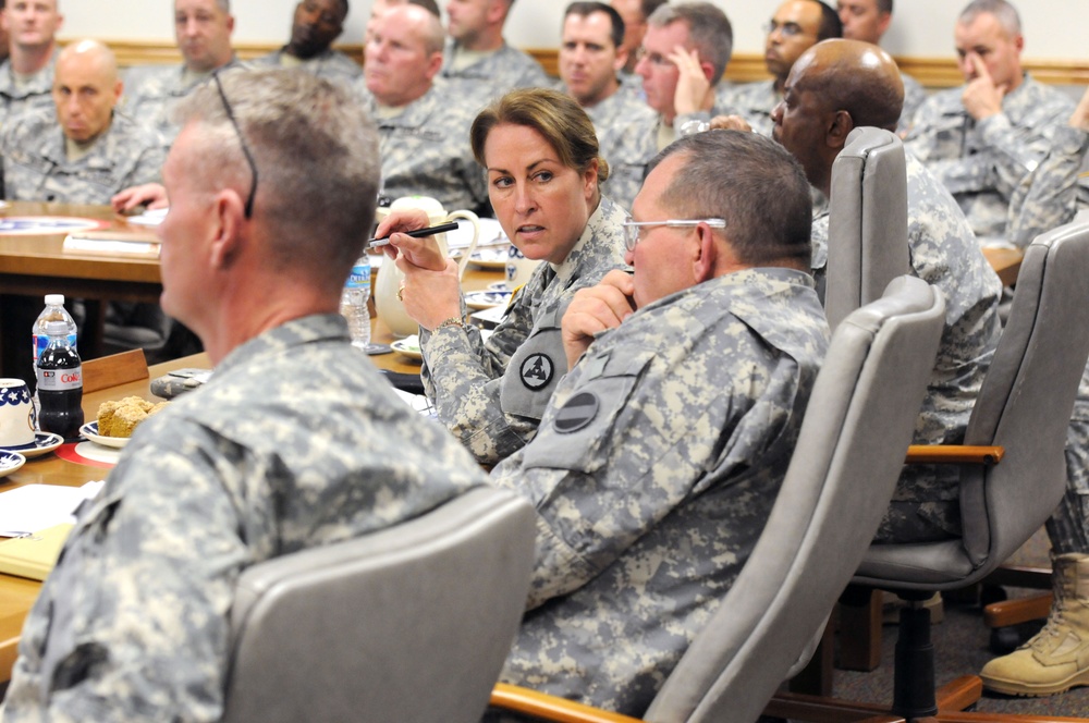 Army Forces Commander visits 3rd ESC