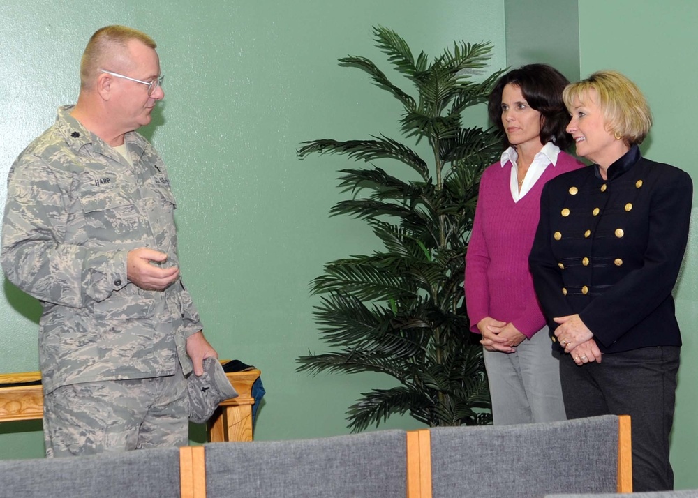 Patty Solo visits Altus AFB