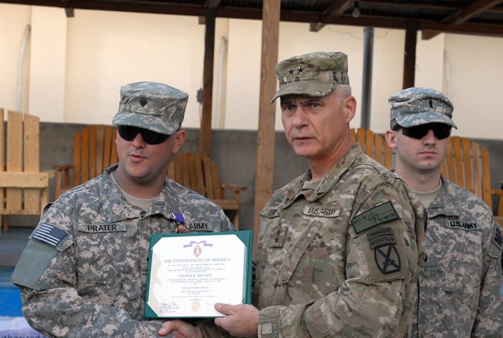 Soldiers receive Purple Heart