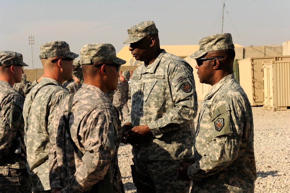 Gen. Austin at FOB Warhorse