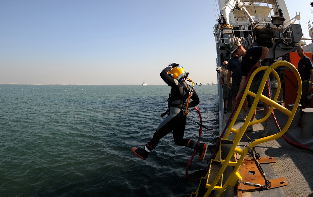 USNS Catawba in Bahrain