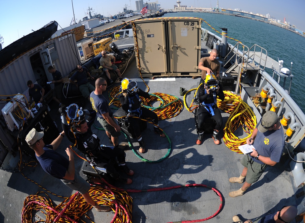 USNS Catawba in Bahrain