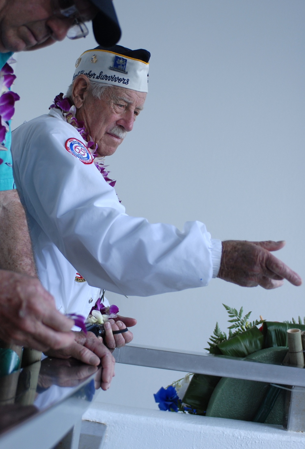 Navy hero returns to Pearl Harbor, tells his story