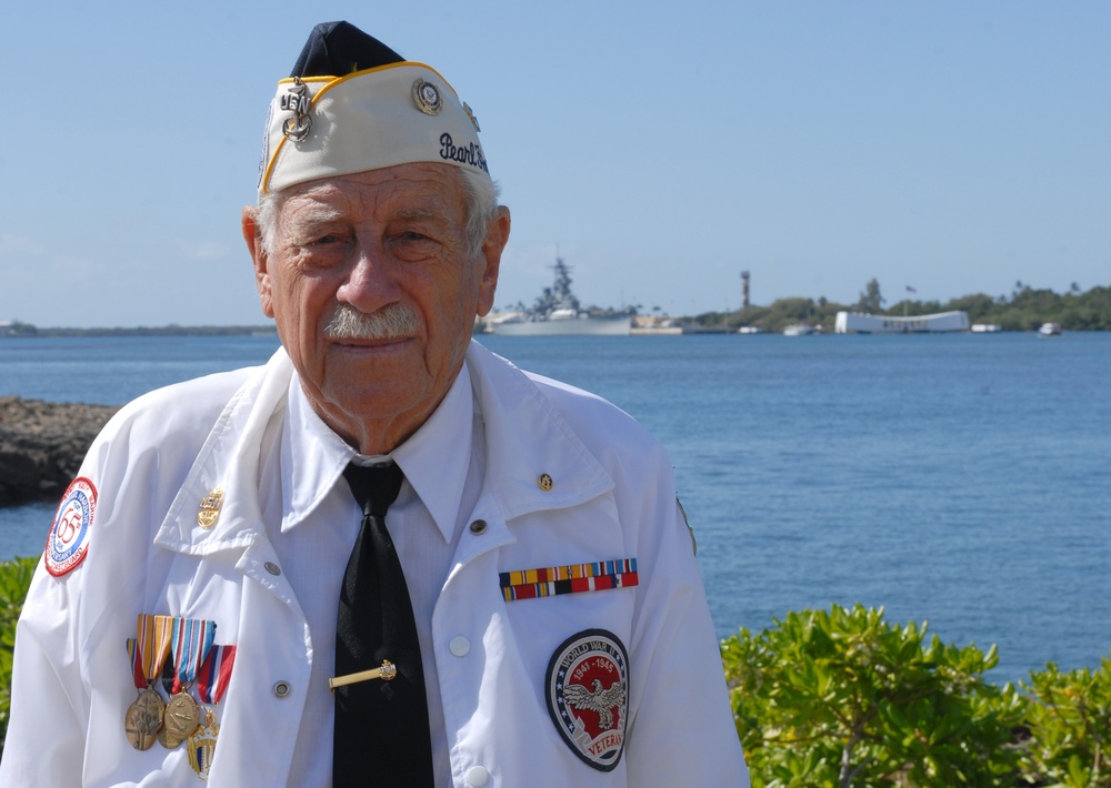 Navy hero returns to Pearl Harbor, tells his story