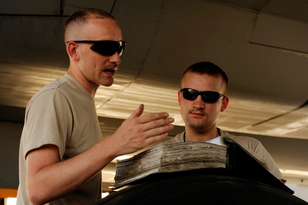 KC-10 Extender Defueling