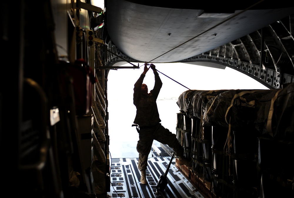 Operation Enduring Freedom   C-17 Globemaster III Air Drop