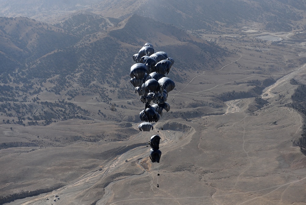 C-17 Globemaster III Air Drop