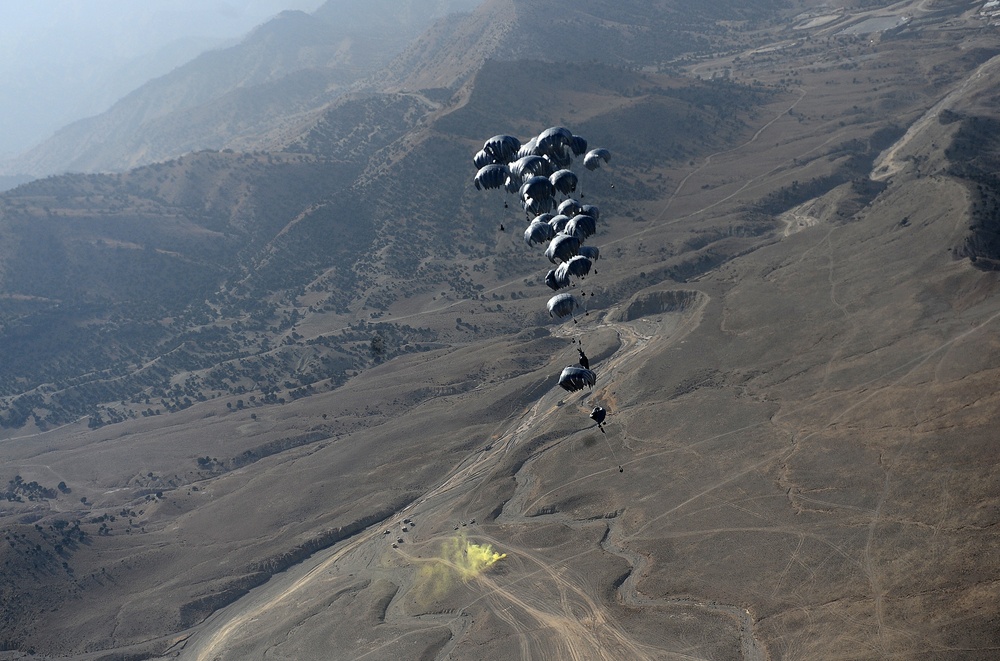 C-17 Globemaster III Air Drop