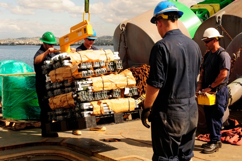 US Coast Guardsmen deliver supplies to Haitian Coast Guard