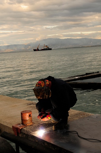 US Coast Guardsmen repairs Haitian dock