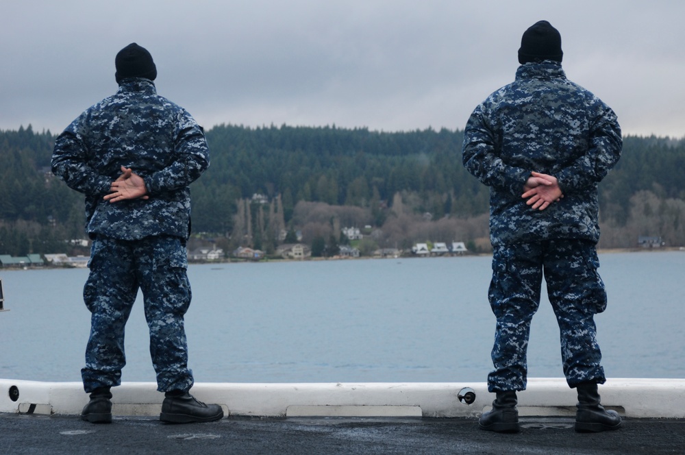 USS Nimitz Pulls into New Homeport