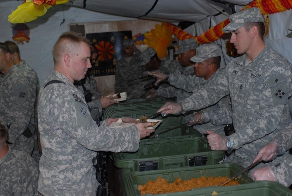 Soldiers spend Thanksgiving with extended family