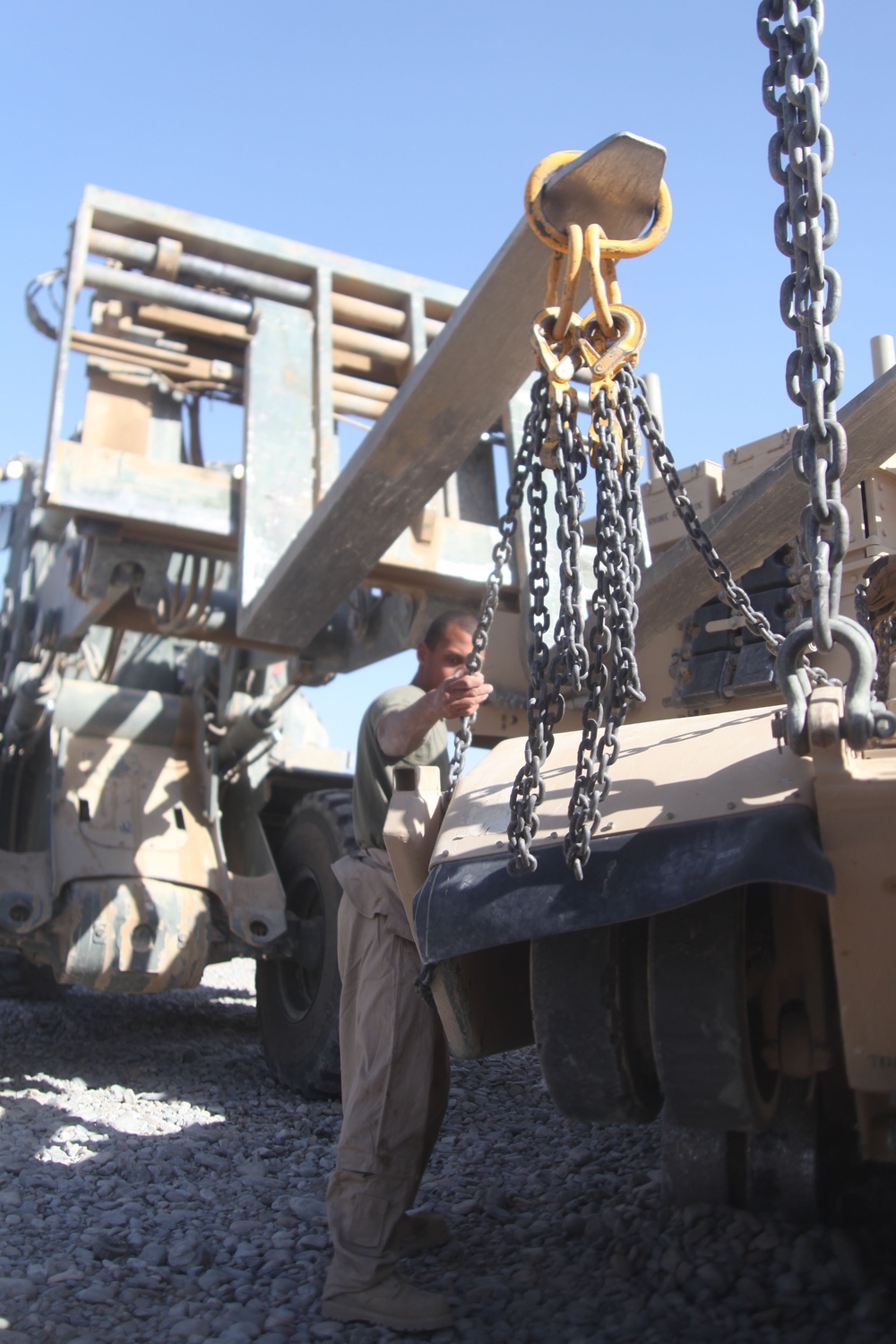 Vehicle maintenance keeps Marines in the fight